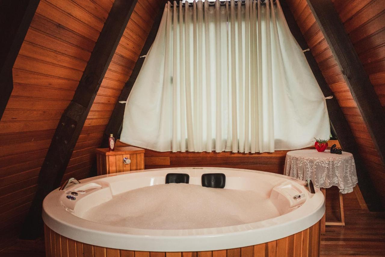 Chale Romantico Com Banheira De Hidromassagem E Lareira Бон-Ретиру Экстерьер фото