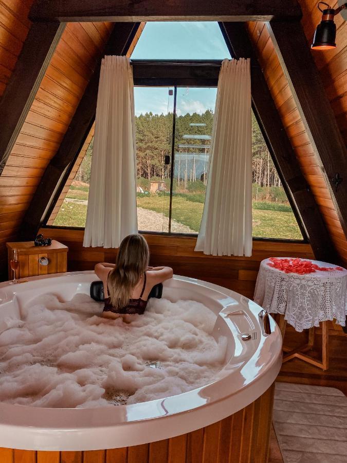 Chale Romantico Com Banheira De Hidromassagem E Lareira Бон-Ретиру Экстерьер фото